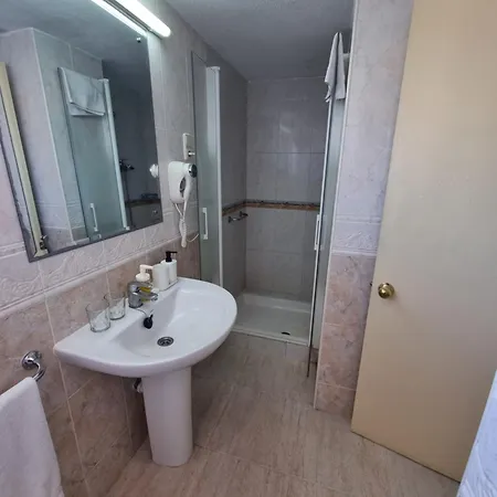 Apartment Pyr Beachfront And Pool 2bd Fuengirola