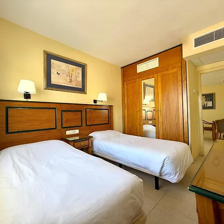 Apartment Pyr Beachfront And Pool Fuengirola